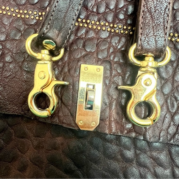 Quyenn Gia Cross Body Chocolate Leather Messenger Bag - Picture 6 of 8